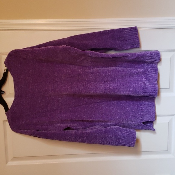 Sweater - Picture 4 of 4